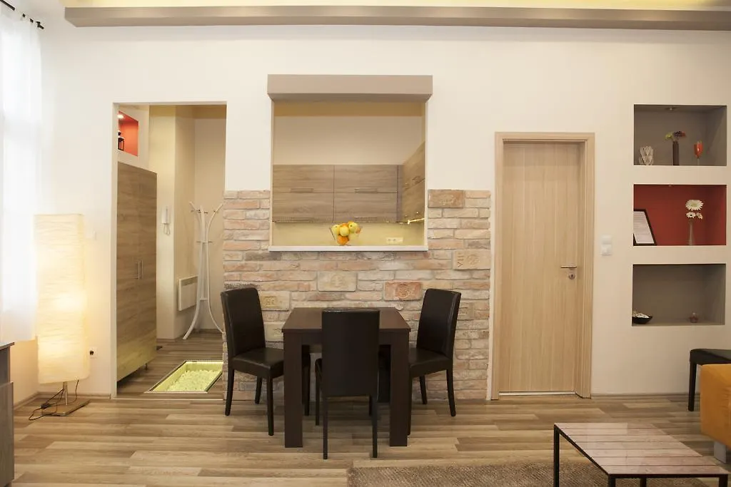 Dominique Apartment Будапешт 0*,